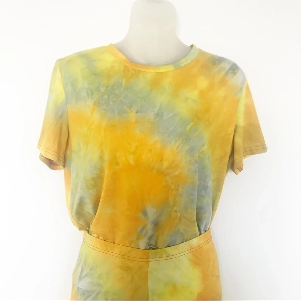 Daisy Womens 90s Y2K Yellow Tie Dye Short Sleeve Tee and Bike Short Set Sz L